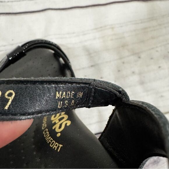 SAS Strippy Low Wedge Black Sandals Women's 9.5 M Tripad Leather Comfort Strappy - Picture 8 of 10